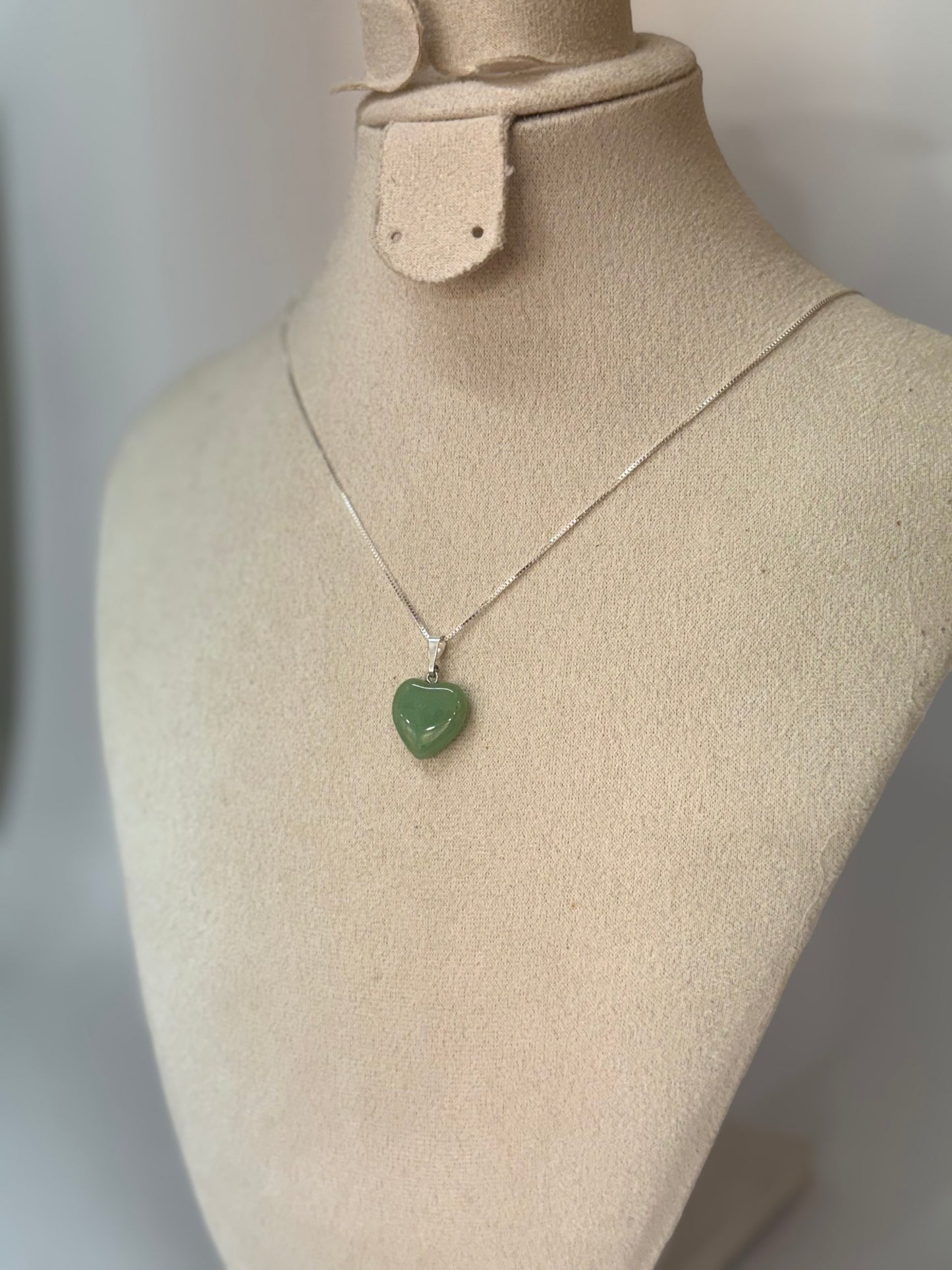 Pendentif Cœur en Jade Vert – Chance & Sérénité