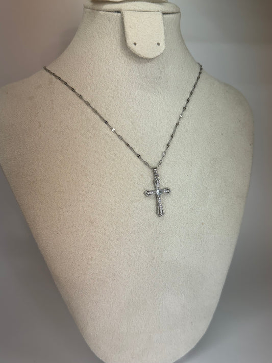 Collier Croix en Acier Inoxydable – Élégance & Résistance