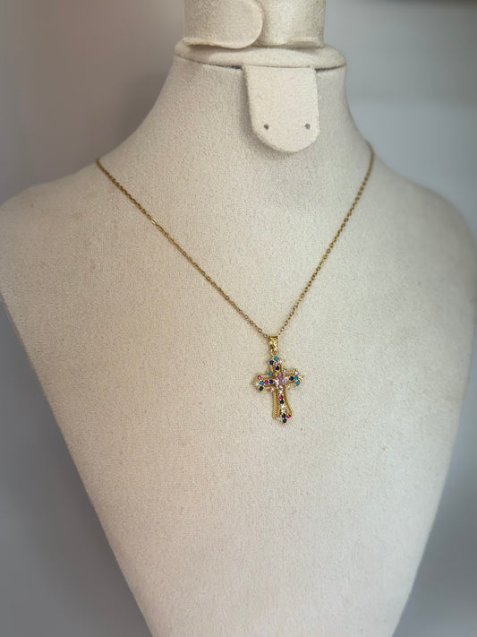 Collier Croix Dorée Multicolore – Audace et Élégance