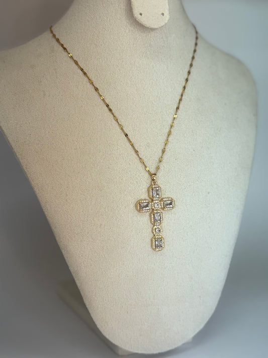 Collier Croix Doré – Zircons Rectangulaires