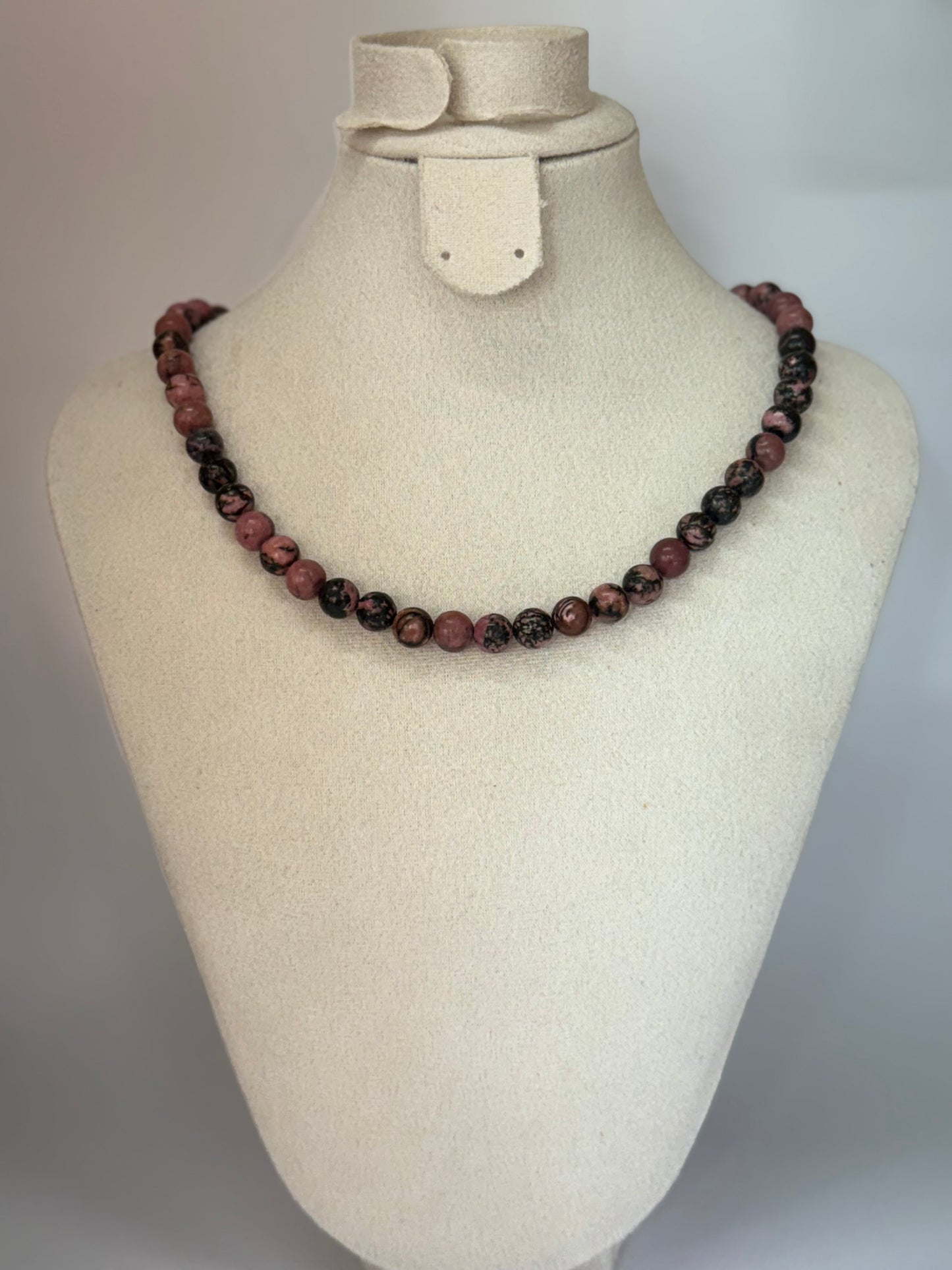 Collier en Rhodonite – Apaisement & Amour de soi