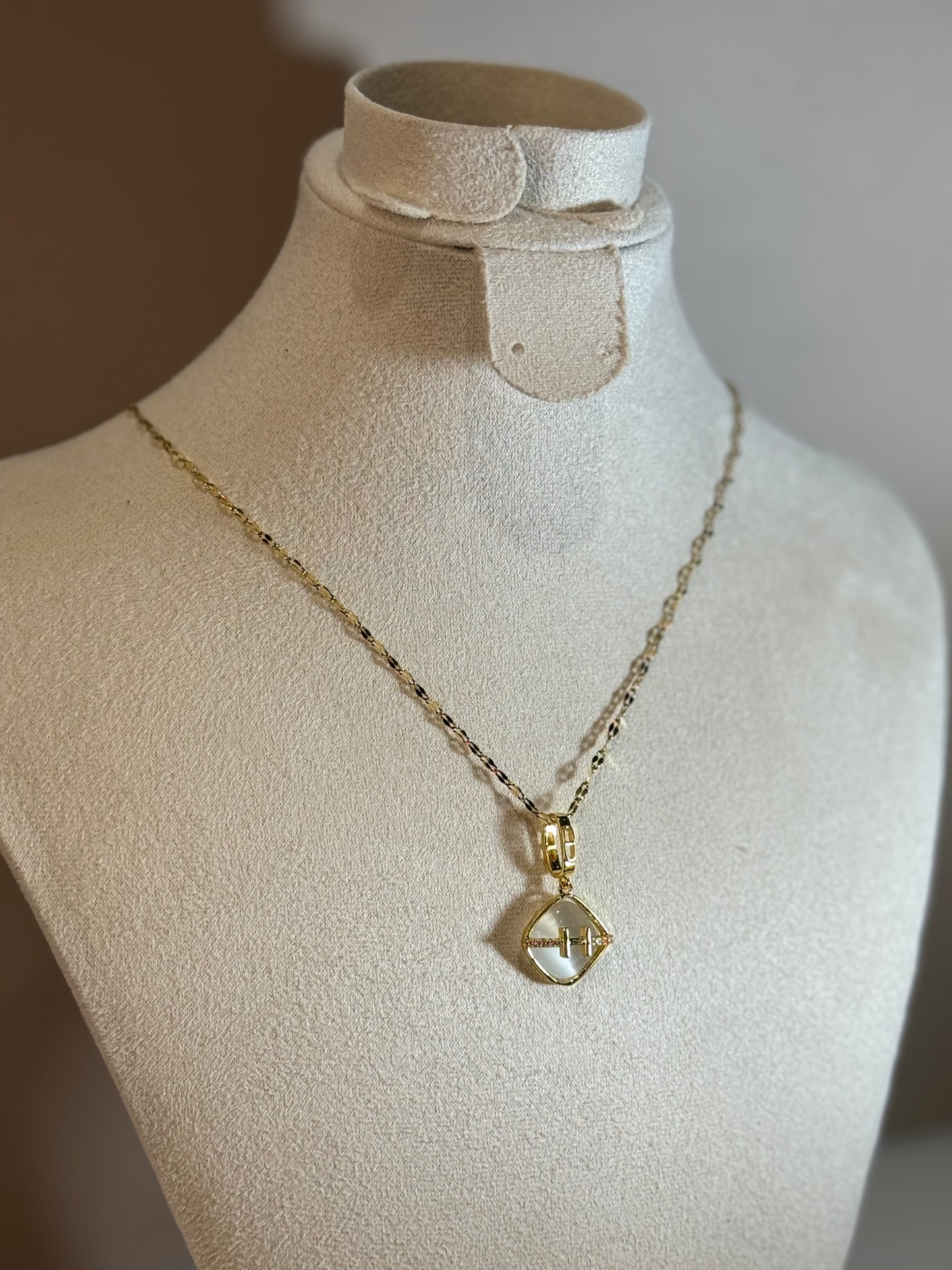 Collier Initiale Élégante