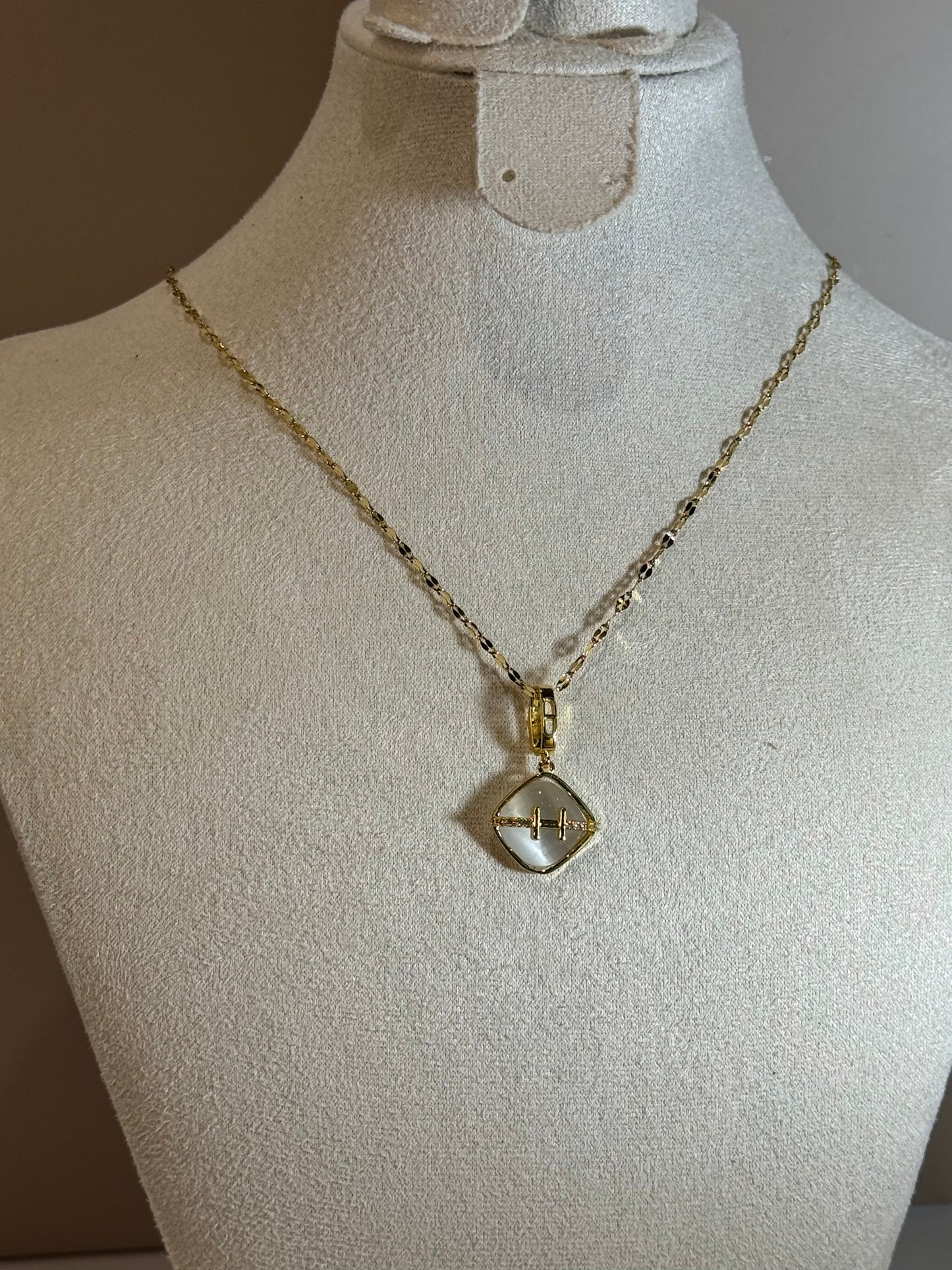 Collier Initiale Élégante