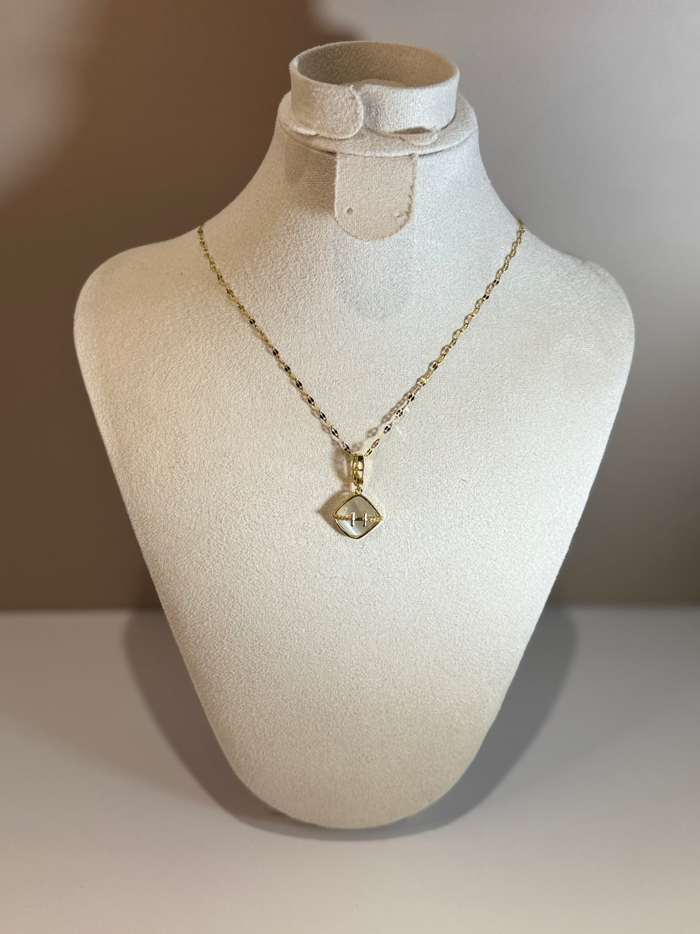 Collier Initiale Élégante