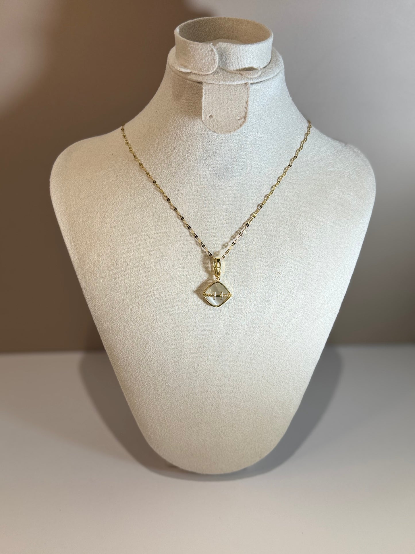 Collier Initiale Élégante