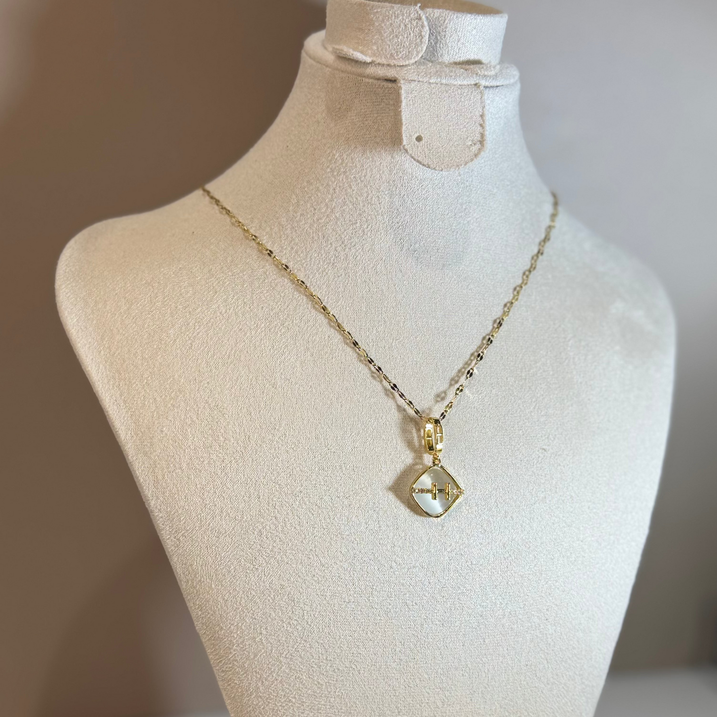 Collier Initiale Élégante